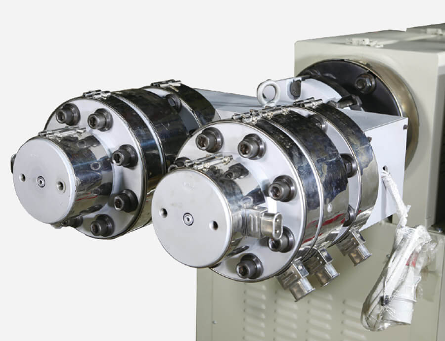 Dual-line die head on a TwinScrew PVC pipe extrusion line